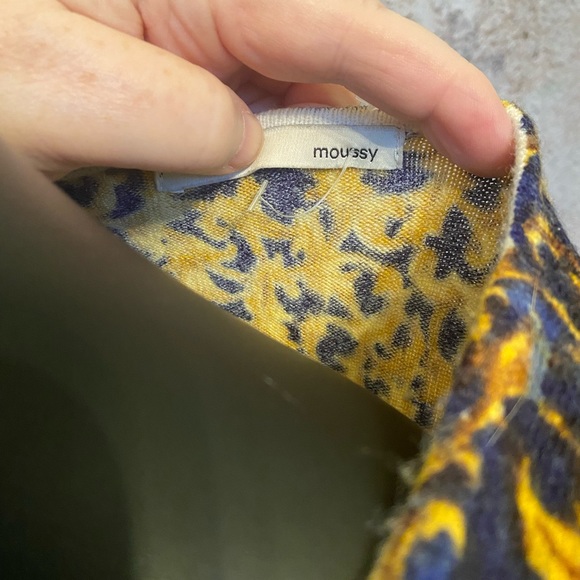 Moussy Cropped Navy/Yellow Sweater - Picture 6 of 7